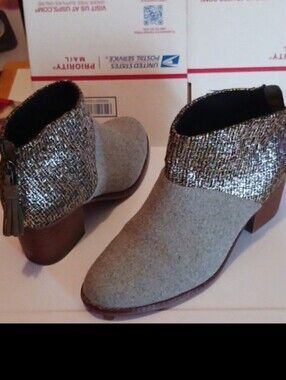 Toms Grey Felt Ankle Boots with Metallic Cuff and Tassel
